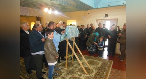 Нов кръст за годишнината на единствената старообрядна руска църква в Татарица