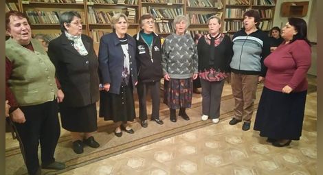 Дамите от „Зонта“ дариха книги  на читалището в Каран Върбовка