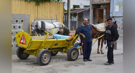 Бисери на вота: Ромите в Сливен са против "електрическото гласуване", не харесват партията "референдум"
