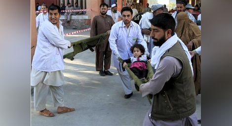 Стотици ранени и десетки загинали при силния трус в Афганистан