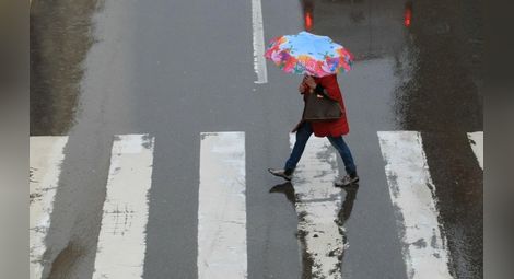 Жълт код за интензивни валежи и градушки в 9 области на страната