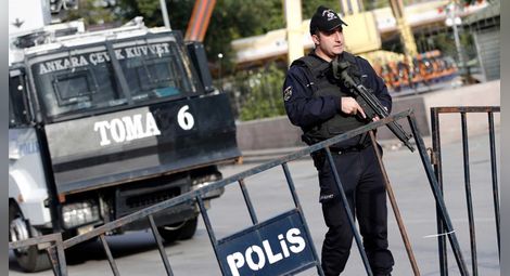Турската полиция задържа 30 членове на ИД при изненадваща акция