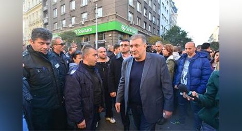 Главният сектретар на МВР и шефът на СДВР дойдоха при протестиращите полицаи
