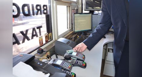 Камионите на Дунав мост плащат таксите с банкови карти