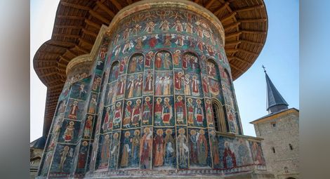Поклоннически маршрути водят до писаните манастири в Румъния и трулите в Алберобело