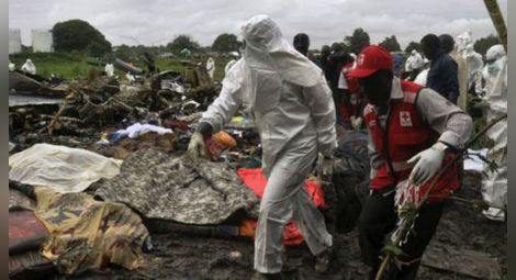 Загинала майка е успяла в последния миг да спаси детето си при самолетната катастрофа в Судан