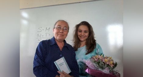 Маша Станчева учила български с първите си първокласници