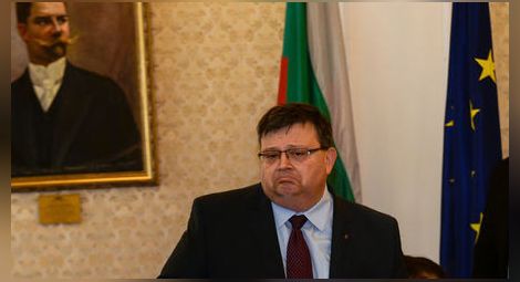 Нов разговор: Цацаров обещал да завоалира нарушенията на Янева по "Червеи"
