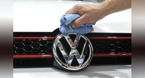 Volkswagen раздава по 1000 долара на шофьори заради "Дизелгейт"