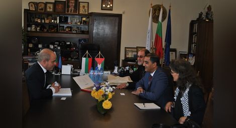 Посланикът на Палестина покани Русе да се включи в икономически форуми