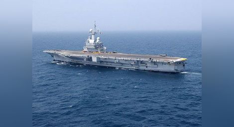 Франция влиза в решителен бой! Самолетоносачът "Шарл де Гол" поема към Сирия