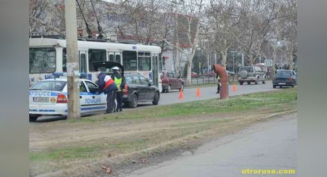 Полицейска акция проверява за обезопасителни колани в колите