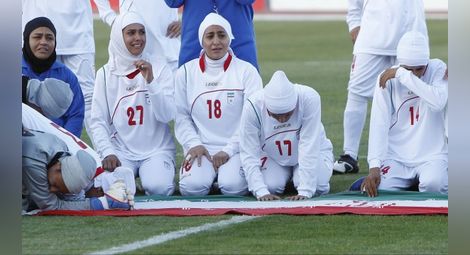 Футболни националки на Иран се оказаха... мъже