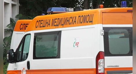 Семейство с тежки травми след преобръщане по пътя Русе-Бяла