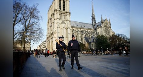 Колан с експлозиви намериха в Париж