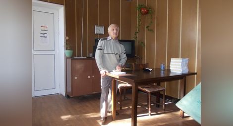 Писанският поет Величко Великов представи четвърта стихосбирка