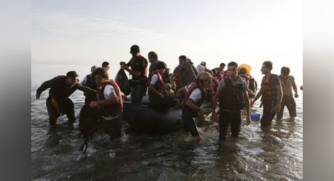 ЕС ще заплаши Гърция с излизане от Шенген, за да приеме помощ по границите си от „Фронтекс“