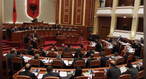 Албания забрани със закон престъпници да влизат в политиката