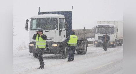 Сняг блокира магистрала „Хемус”
