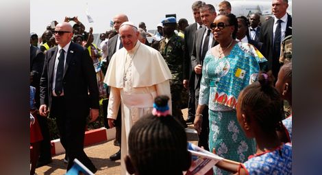 Папа Франциск посети най-опасната джамия в Централната африканска република