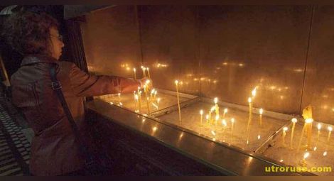 Поклонението пред патриарх Максим на Архангеловден, погребението - на следващия ден 