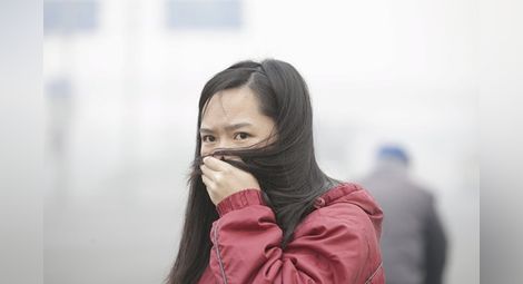 Оранжев код в Пекин заради непрогледен смог (видео)
