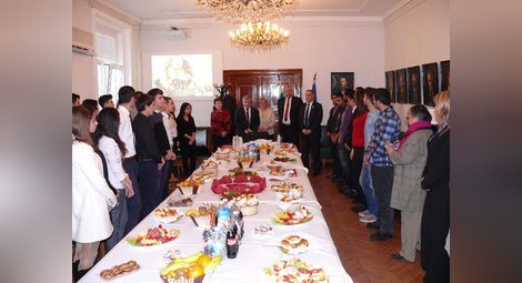 Ректорът Белоев поздрави  студентите от чужбина