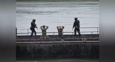 Криза с терористи по Дунав овладяна за 20 минути от командосите на ВМС