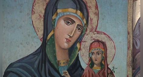 Близо 80 хиляди именници празнуват на зимната Света Анна