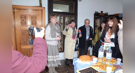 С хляб и сол в Задругата посрещнаха гости от Гюргево