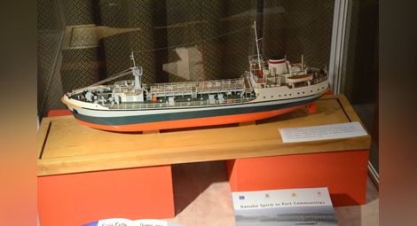 Лодка тутраканка и плаваща воденица акостираха в музея