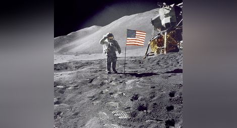 В скандален филм Стенли Кубрик „признава“, че е режисирал кацането на Луната