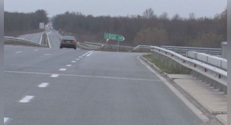 Опасна табела вкарва шофьори в насрещното по магистрала "Тракия"