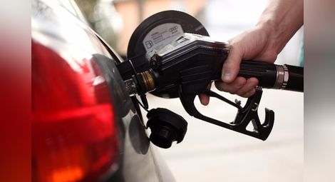 Цената на бензина ще пада и догодина