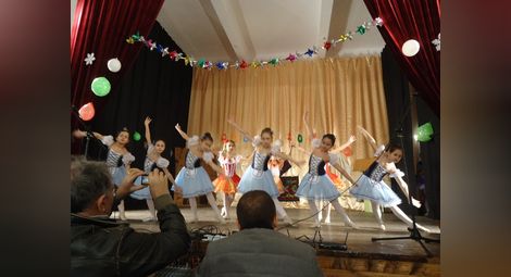 Балерините от школата „Инфанти“ канят на предколеден концерт