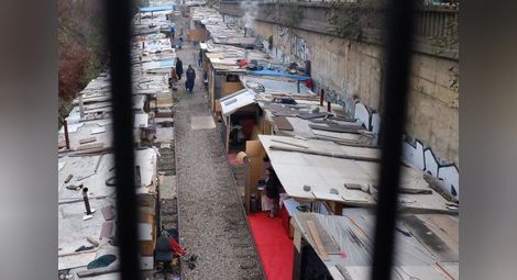 Франция е в шок: Ромски гета завладяват центъра на Париж и престижните квартали