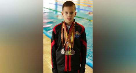 Плувец на „Локо“ с пет медала и два национални рекорда в Ниш