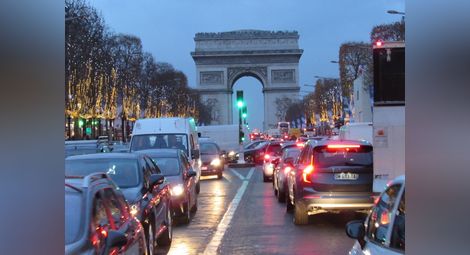 Париж по Хемингуей въпреки униформените с автомати по улици и молове