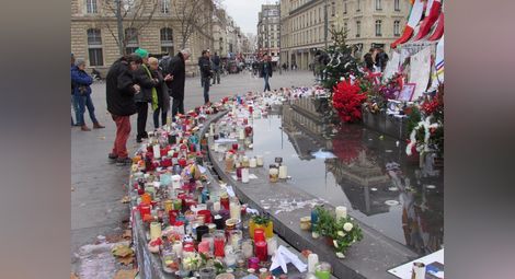 Париж по Хемингуей въпреки униформените с автомати по улици и молове