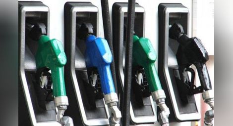 Цените на бензина и дизела паднаха под 2 лева