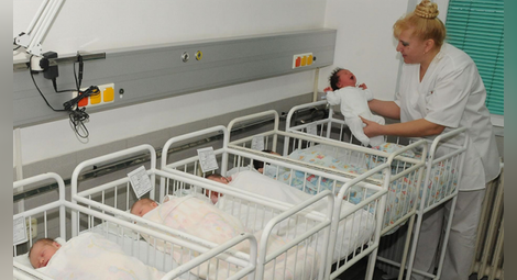 Момченца са първите бебета на 2016-та година