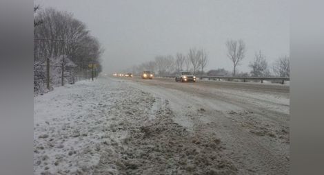Кои са критичните участъци заради снега и трафика