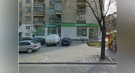 Разбиха банкомат край банков клон в центъра на София