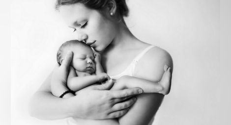 Първият контакт на бебето с мама – задължителен!