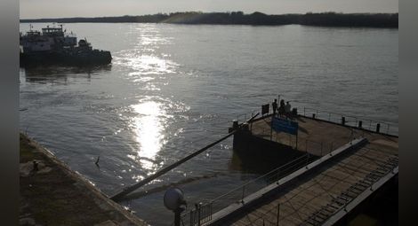 Молдовски кораб заседна в Дунав