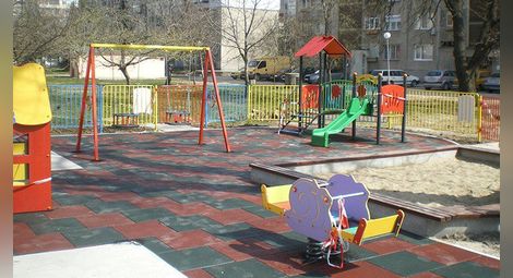 Две русенски фирми избрани да ремонтират 20 детски площадки