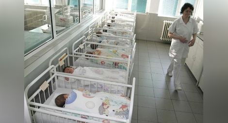 100 бебета за осем дни са се родили в Майчин дом