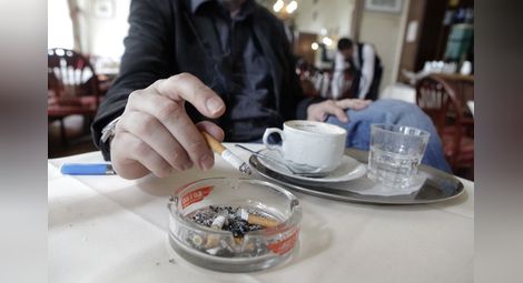 Българинът не се е отучил от пушене в заведенията