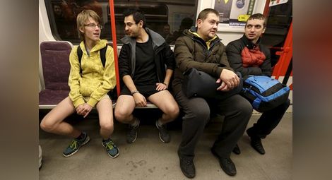 Флашмоб „Без панталони в метрото“ и в Москва (видео)