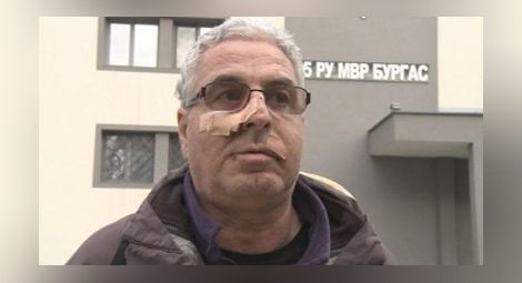 Побойникът от Бургас налетя и на екип на Нова ТВ, счупи им микрофона (видео)